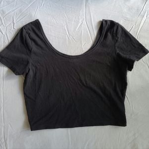 Black crop top tee